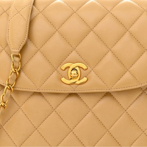 CHANEL authentic Lambskin Quilted Flap Shoulder Bag in Beige. - Picture 2 of 11